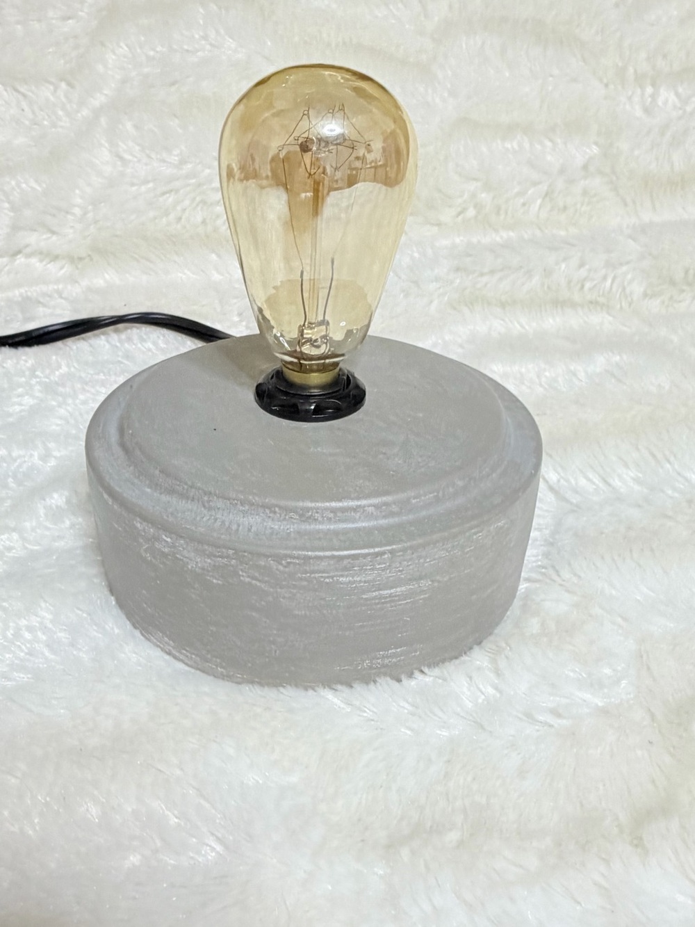 Scentsy Black and Gold Round Base